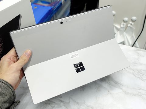 Surface Pro 2017 LTEモデルが28,800円！タイプカバー付きの中古品