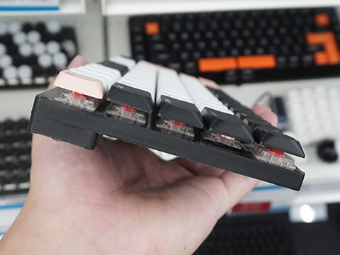 Gateronロープロスイッチ採用の薄型キーボード自作キット「Teihai70H