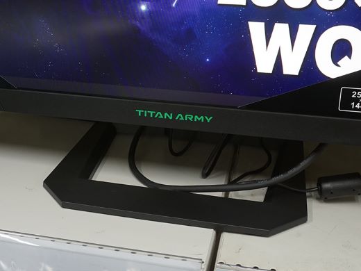 量子ドットパネル採用の27インチWQHDモニター「Titan Army P2710R MAX