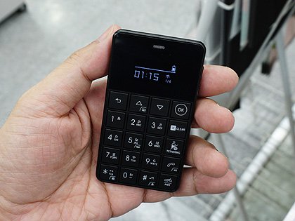カードサイズでLTE対応、薄型SIMフリー携帯電話「NichePhone-S 4G」が