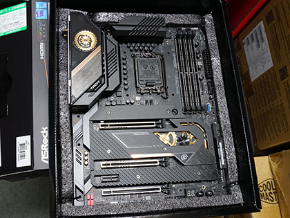 ASRockのZ690マザーが新たに2製品、歯車が回転する「Taichi」など