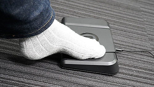 フットペダルで一人で配信がもっと楽に、「Elgato Stream Deck Pedal