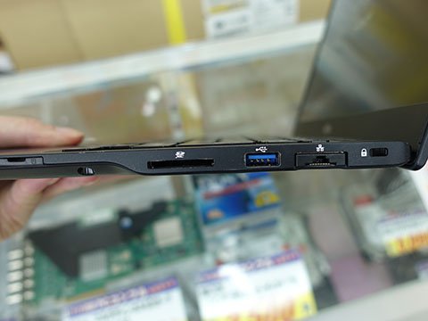 富士通13.3型モバイルノート「LIFEBOOK U939/A」が19,800円、中古PC