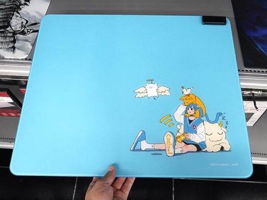 AIM1のガラスマウスパッド「叢雲」にイラストレーターコラボモデル