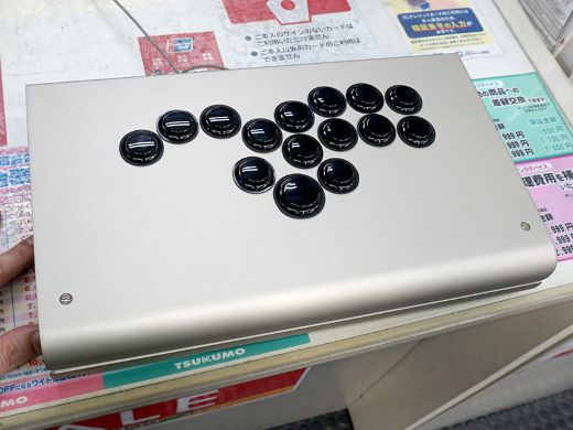 カスタム重視アケコン「GRAPHT iO」が店頭入荷、「獅白杯3rd Edition