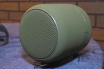 ソニー、小型でも重低音&防水で約9千円のBluetoothスピーカー「XB10