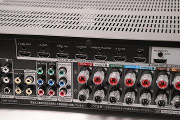 レビュー】薄型AVアンプとスピーカー2個でも楽しめる!? マランツ