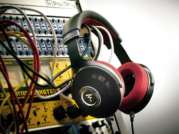 Focal初のプロ向けモニターヘッドフォン「CLEAR PRO」。開放型で