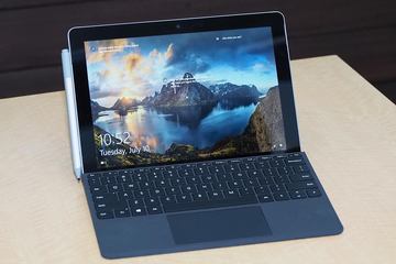 10型で約6.5万円の「Surface Go」8月28日発売。最薄最軽量、USB-Cで4K
