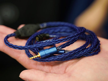 Unique Melody“究極の”「MAVERICK II Re;」、桐を使ったヘッドフォンが