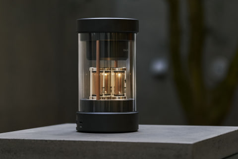 バルミューダがスピーカー。ミュージシャンが歌うように光る「BALMUDA