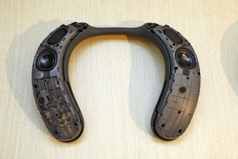 ソニー、ブラビアXRでDolby Atmosの音響を楽しめるネックスピーカー