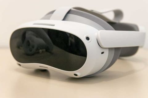 VRヘッドセット「PICO 4」10月発売。峯岸みなみも大興奮 - AV Watch