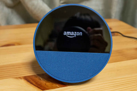 ミニレビュー】時刻・天候表示が便利なAmazon「Echo Spot」。デスク脇
