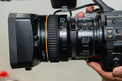 ソニー、3連カメラリング×3板式センサーのハンディカムコーダー「PXW