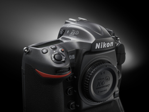 ニコン創立100周年の記念モデル・グッズが公開 - デジカメ Watch