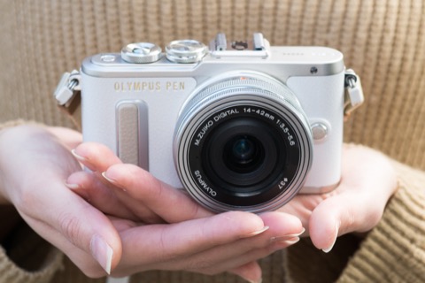 特別企画：自撮り&スタイリッシュ！「OLYMPUS PEN E-PL8」を女子目線で