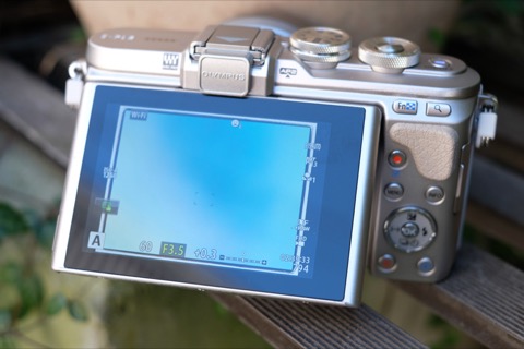 特別企画：自撮り&スタイリッシュ！「OLYMPUS PEN E-PL8」を女子目線で