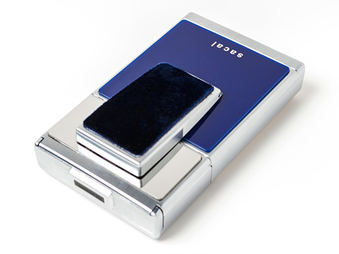蔦屋家電、ファッションブランド「sacai」とコラボしたポラロイドSX-70