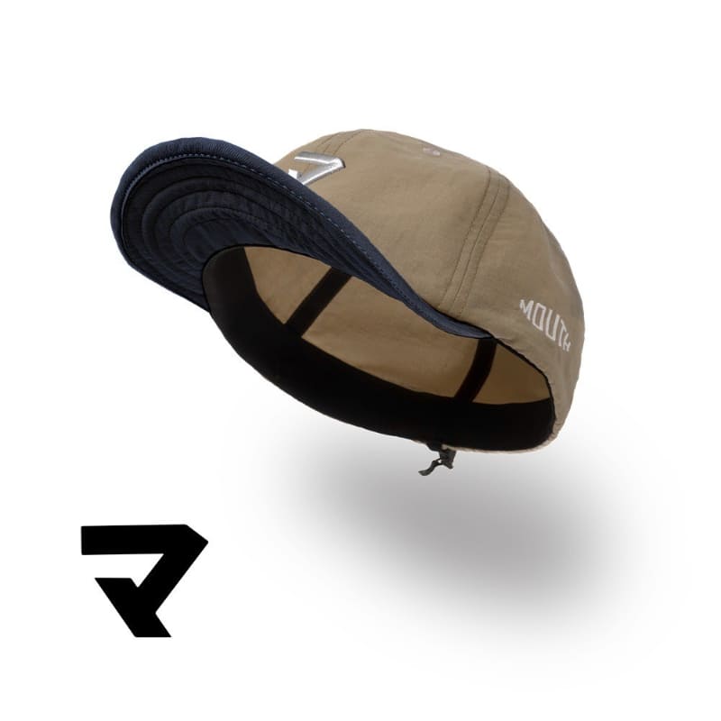 ファインダーを覗きやすい帽子「フレックスマルチキャップ」にロゴ入り