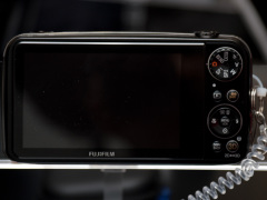 富士フイルム、HD動画記録対応3Dデジカメ「FinePix REAL 3D W3」の発表