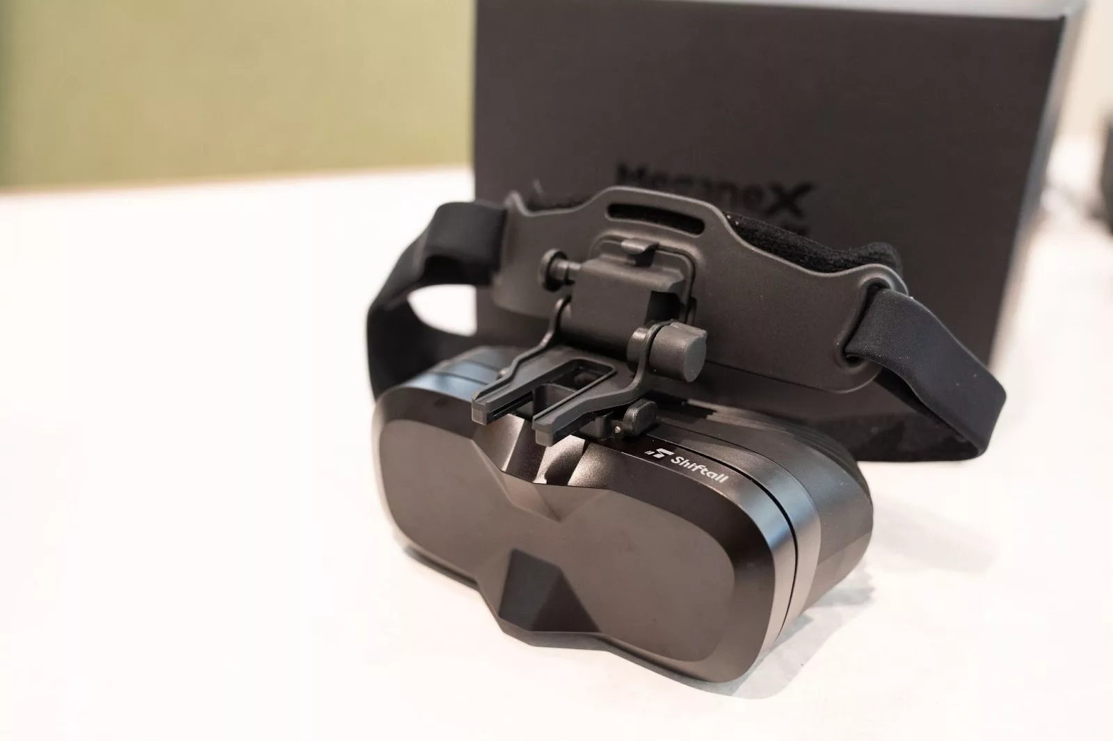 VRヘッドセット「MeganeX superlight 8K」レビュー 軽量かつ高画質な