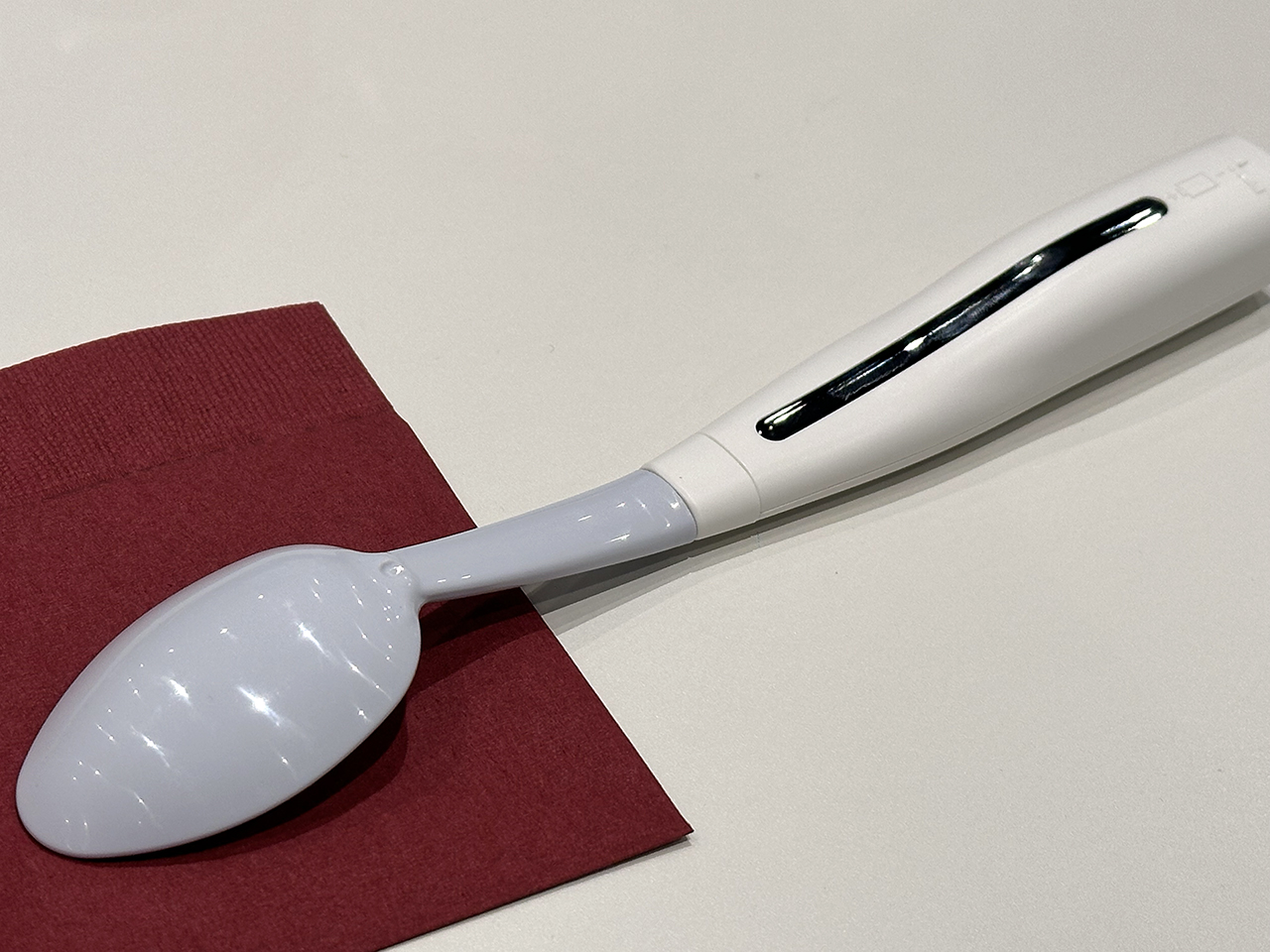 キリンと明治大学、減塩スプーン「エレキソルト」共同開発。電気で塩味