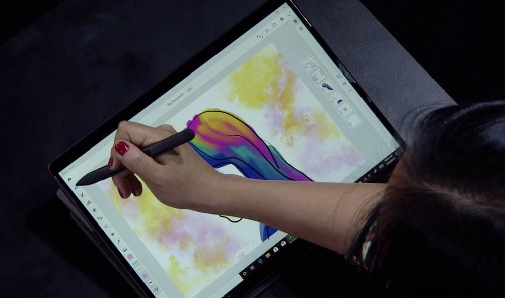 11月発売のペン内蔵「Surface Pro X」と新型「Surface Pro 7」の違いを