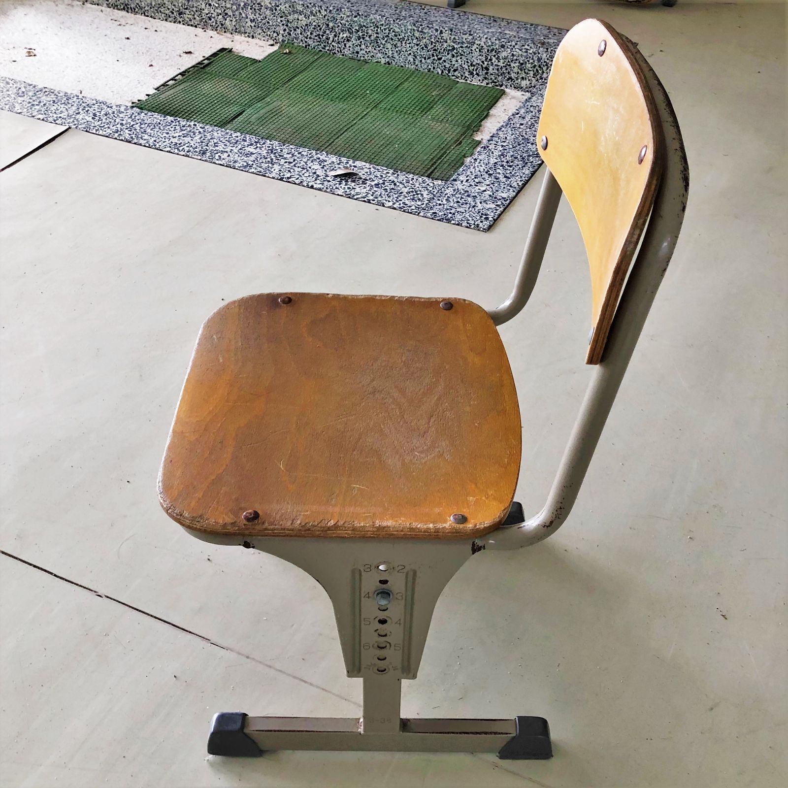 ねこさま配達】 2セット 中学校椅子 中古 学校机 ねこさま配達】 2