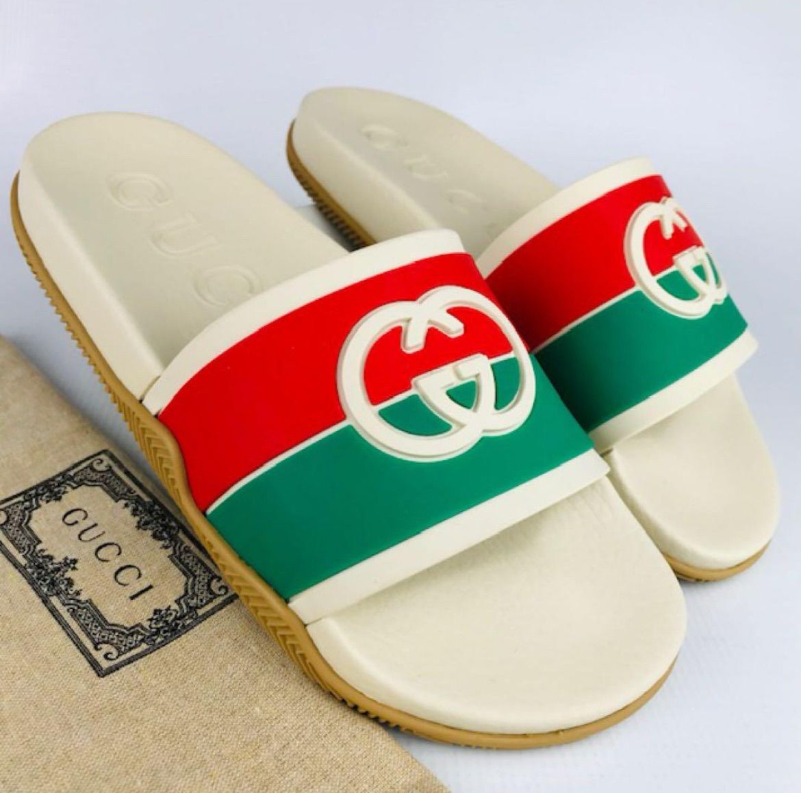 新品未使用☆GUCCI・グッチ レディース エンボス加工GGインター