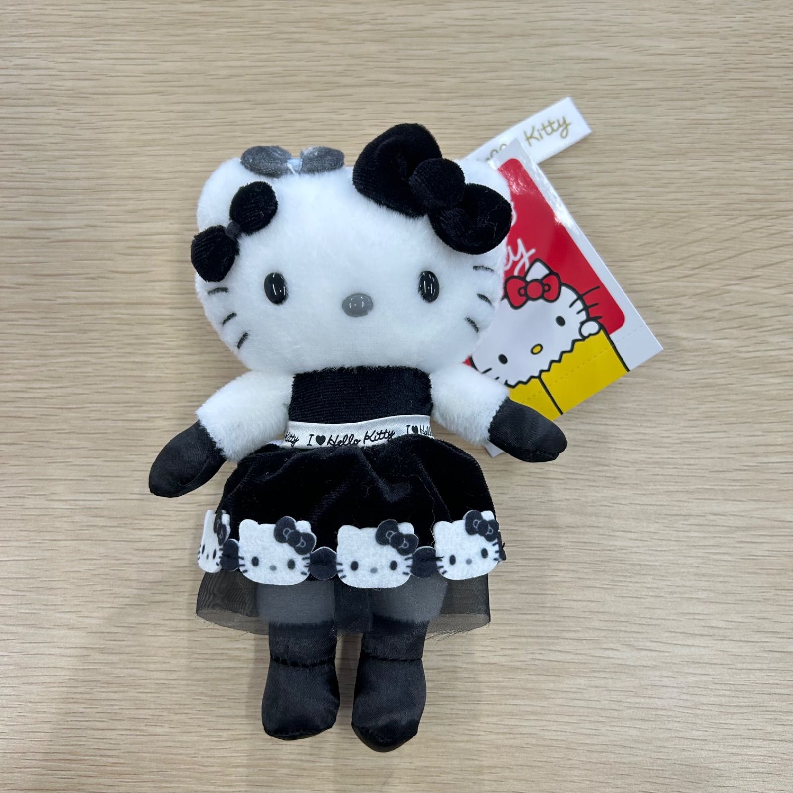 新品 Hello Kitty展 ハローキティ モノトーンドレス キーホルダー京都