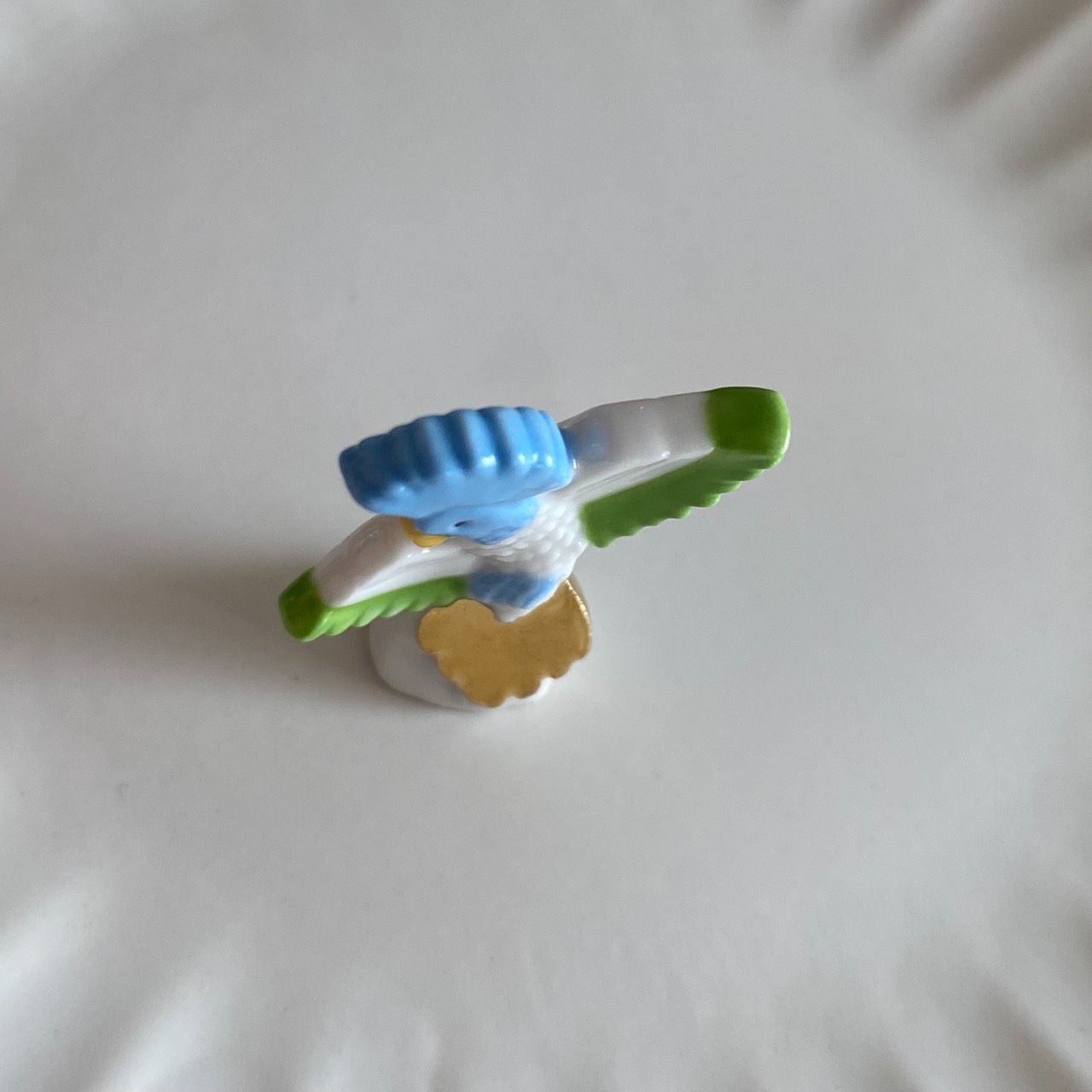 青い鳥のフェーブ／フランス雑貨／陶器ミニチュア／インコ／オウム
