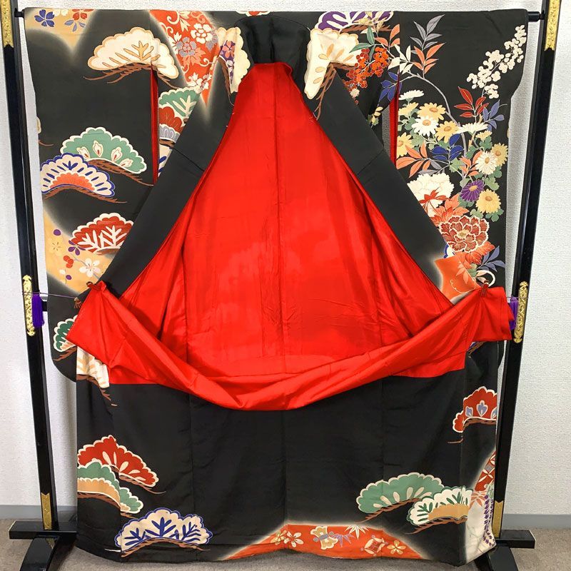 アンティーク黒引き振袖 豪快な松竹梅 ＆アンティーク赤振袖長襦袢