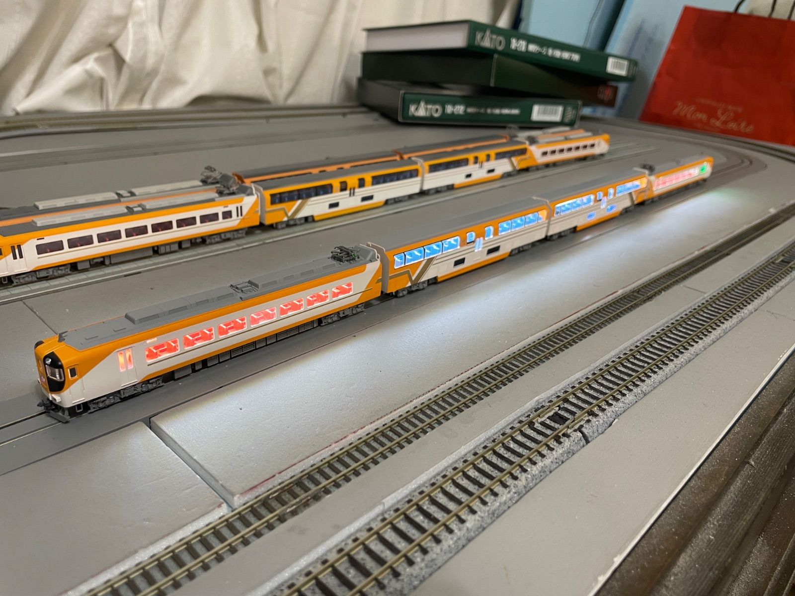 TOMIX Vista EX（喫煙室付き）に室内灯取り付けます。 - メルカリ