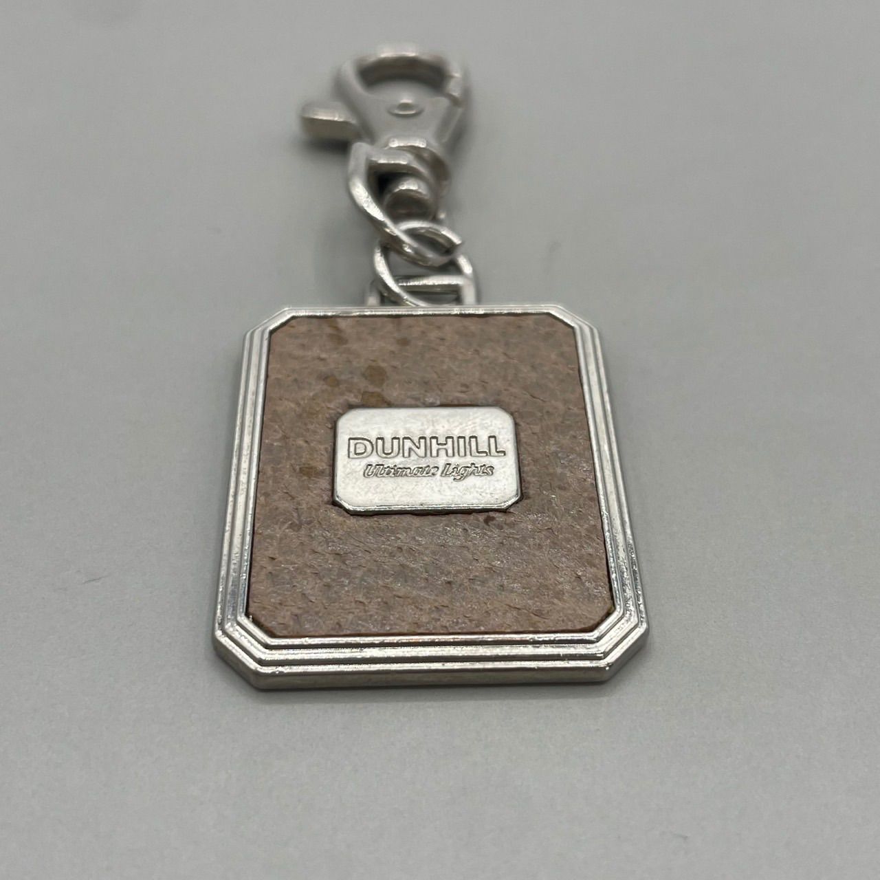 美品 Dunhill ダンヒル キーホルダー チャーム ロゴ型押し レザー