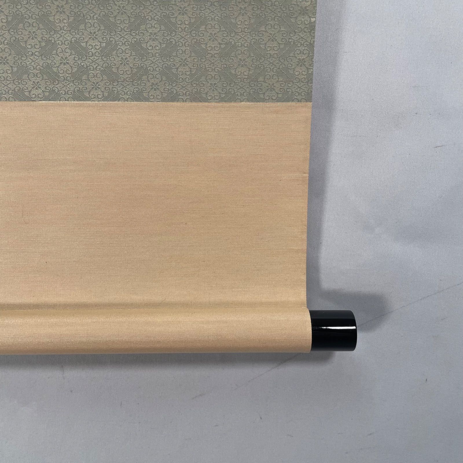 茶道具】微笑庵主千坂秀学筆 面壁画賛「一華開五葉」 書 掛軸 掛け物