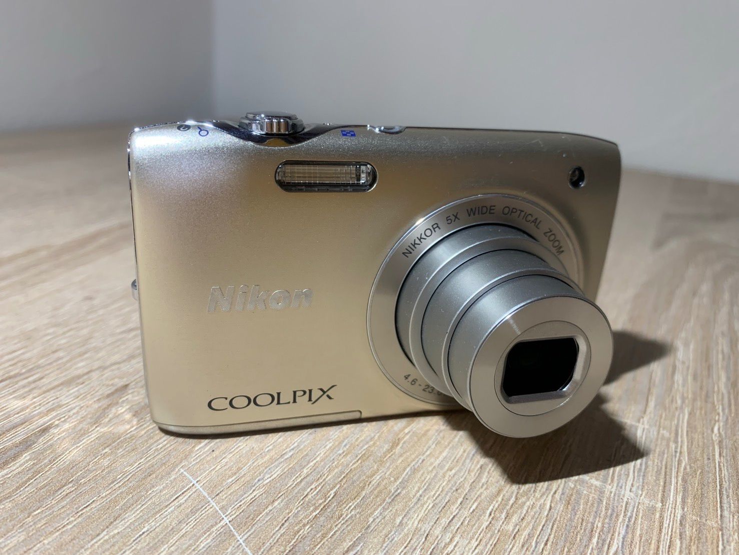 8462 Nikon COOLPIX S3100 シャンパンシルバー デジカメ ジャンク品
