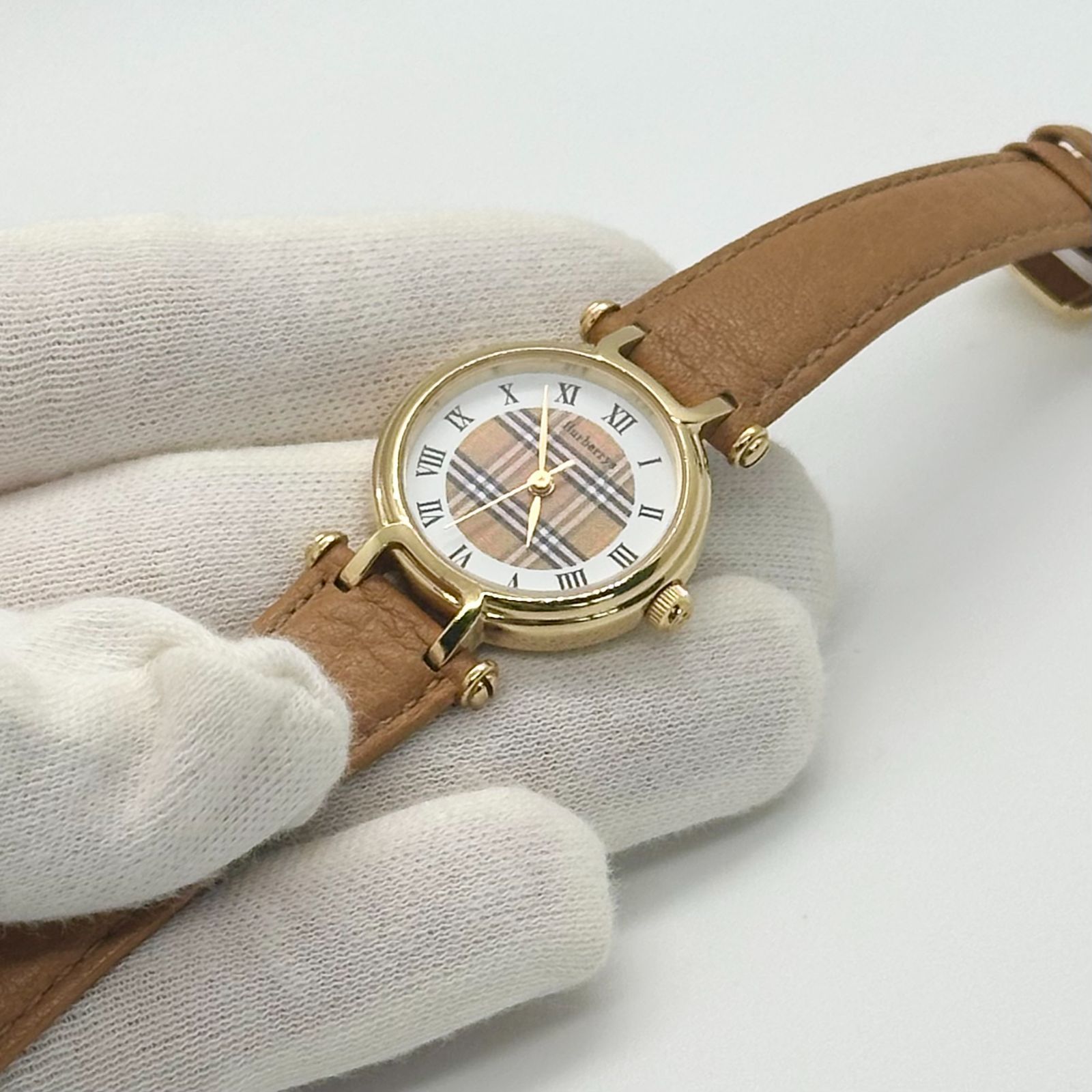 極美品 稼働 Burberry バーバリー 時計 11200L ラウンド ノバチェック