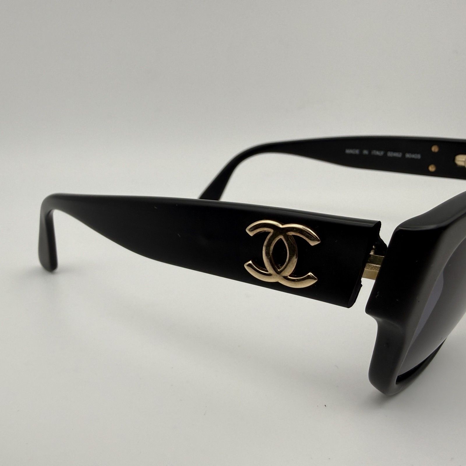 CHANEL（シャネル）ココマーク サングラス ブラックフレーム グレー