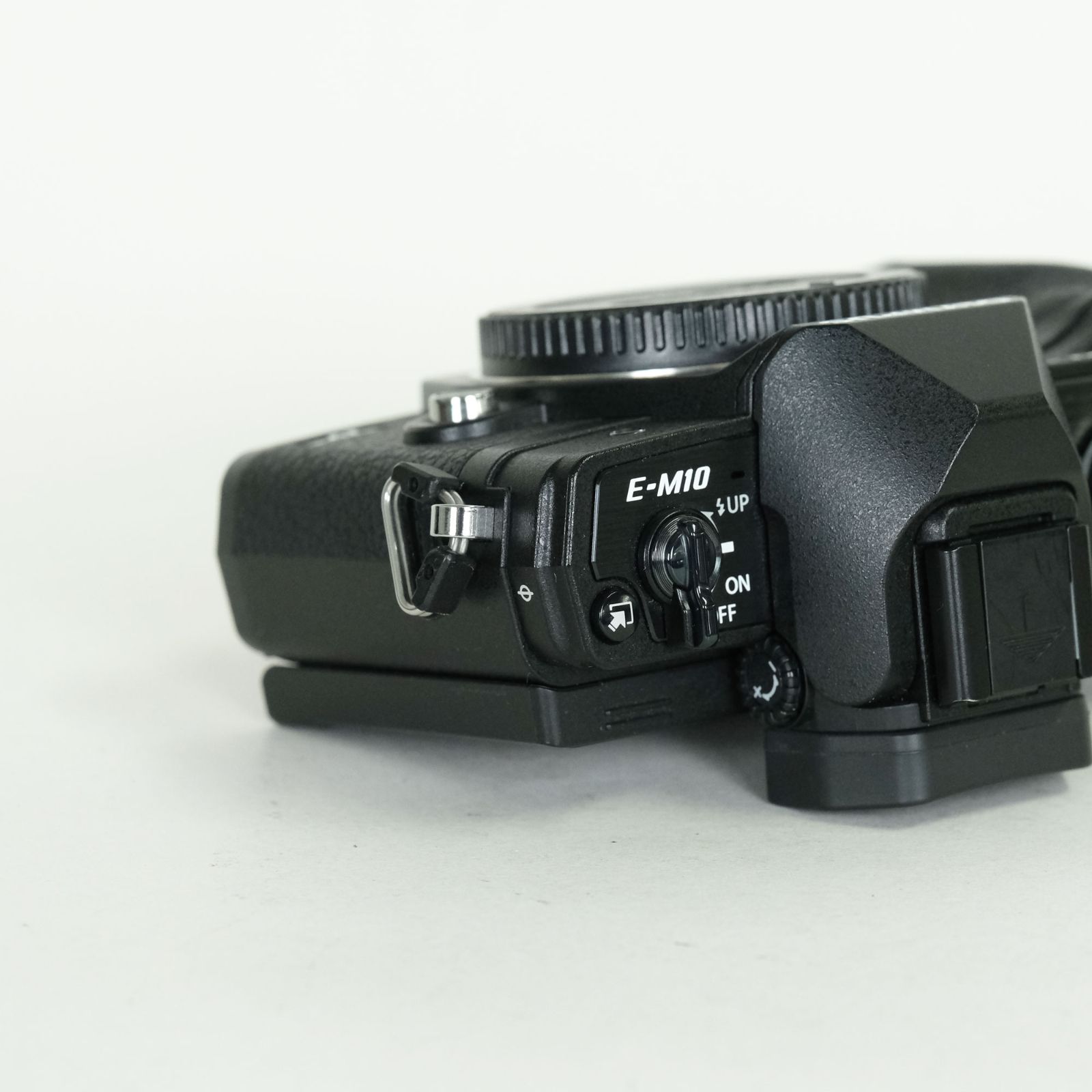 美品 | シャッター数5,881回] OLYMPUS OM-D E-M10 Mark IV [ボディ