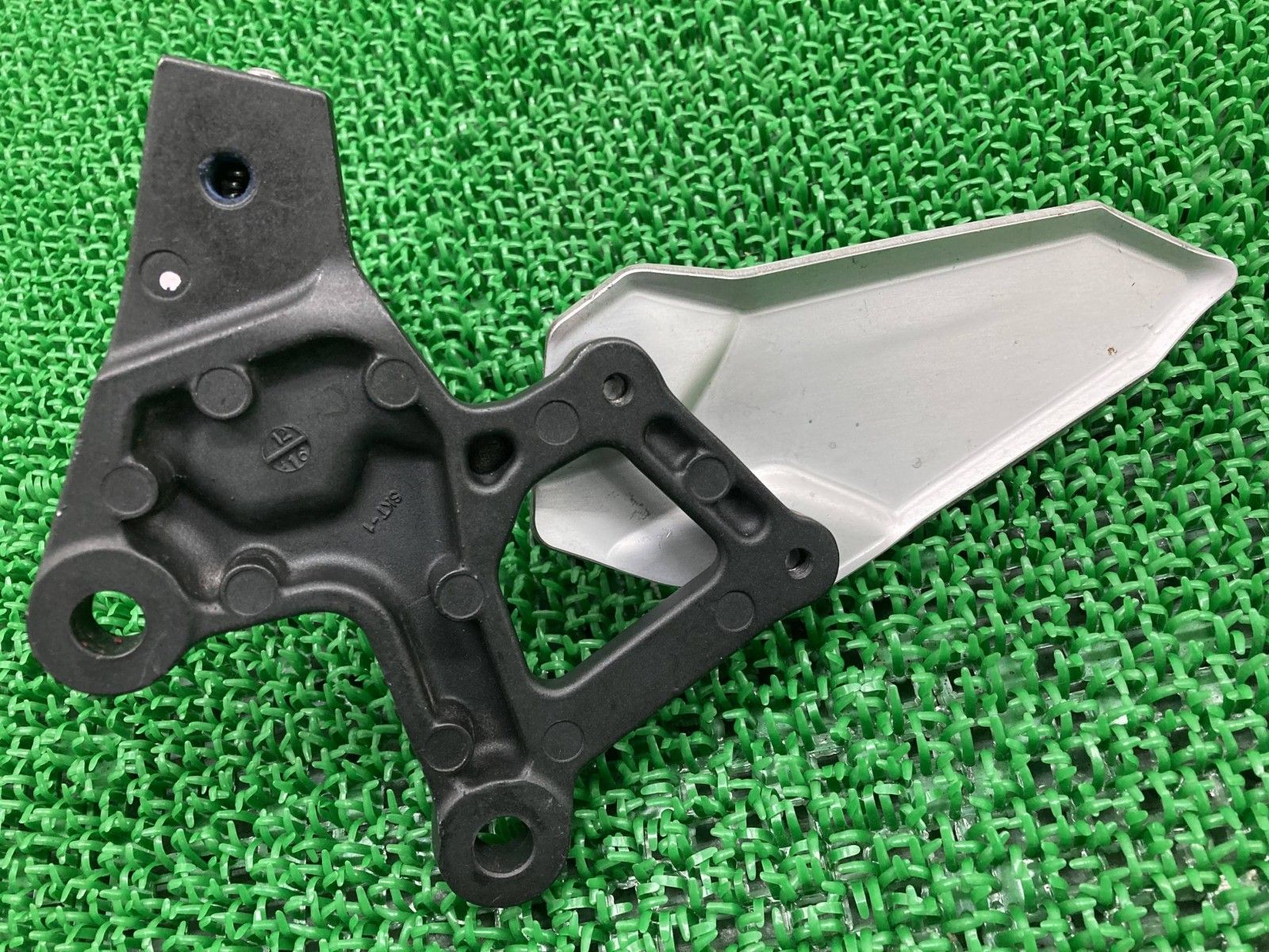 ZX-25R ステップ 左 SKT カワサキ 純正 中古 バイク 部品 ZX250E