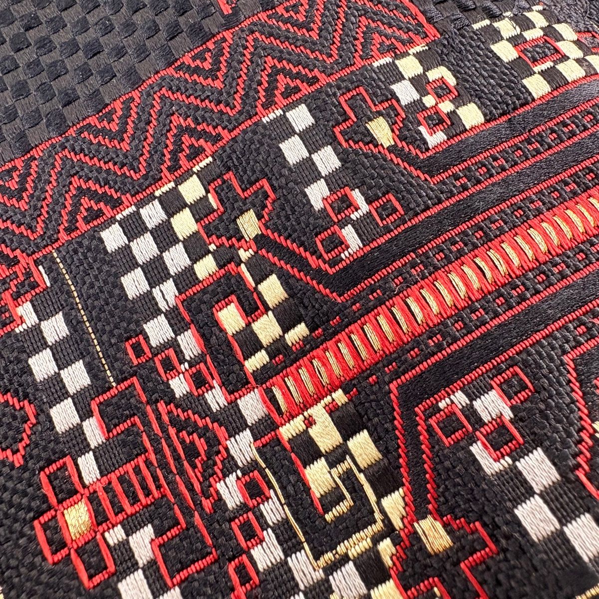 名古屋帯 優品 八寸名古屋帯 松葉仕立て 幾何学模様 金糸 黒 正絹