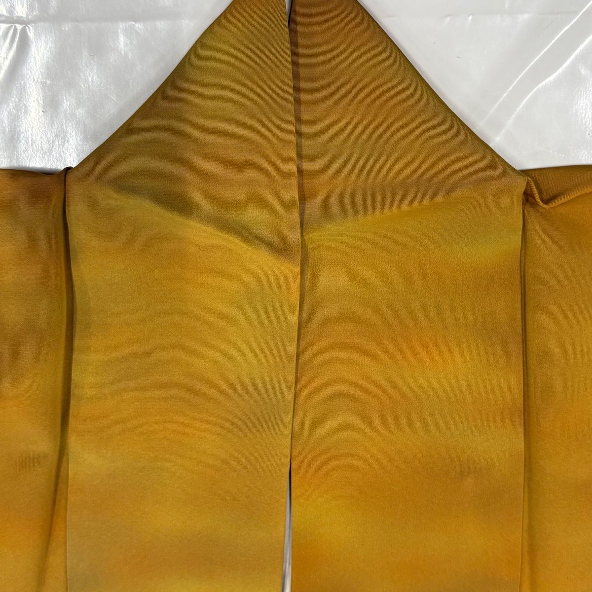 付下げ 身丈156cm 裄丈62cm S 袷 本郷大田子 落款 霞 ぼかし 黄土色