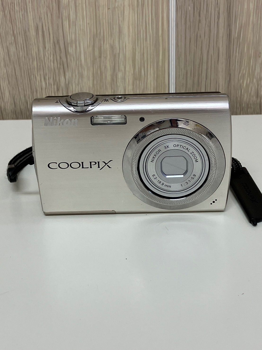 Nikon COOLPIX シルバー 10倍ズーム 充電器無し ケース有り Nikon