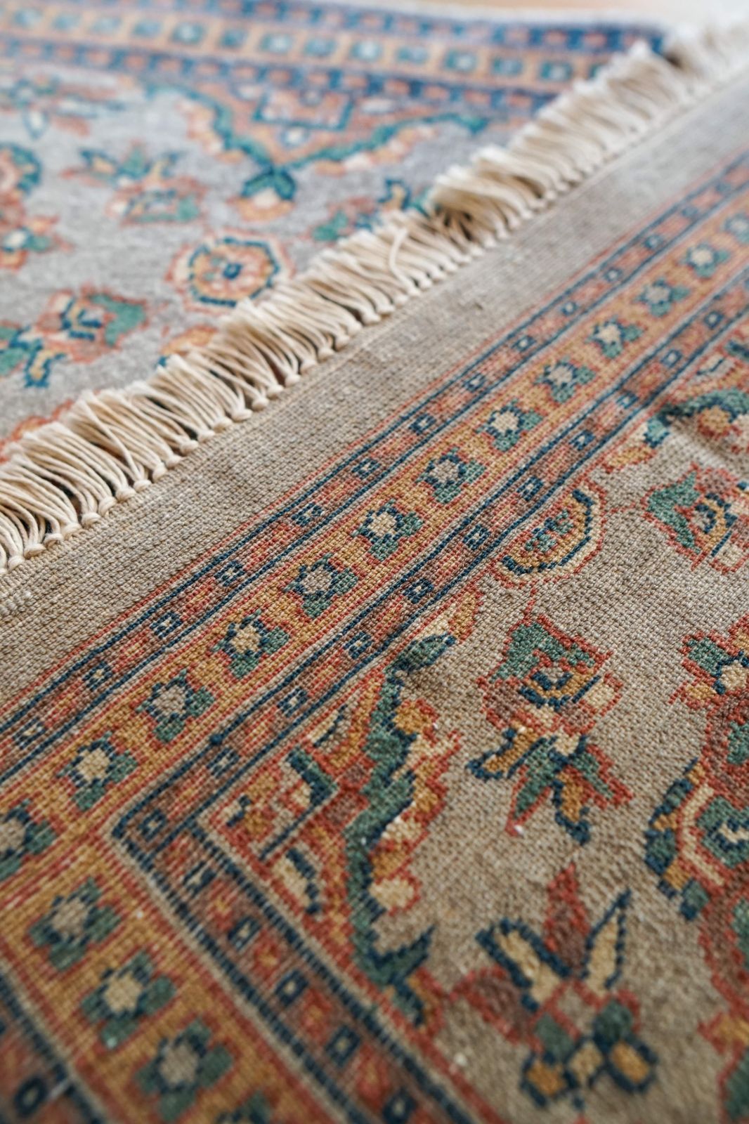 Y3202 パキスタン絨毯 ウール 手織り 180×128㎝ Y3202 パキスタン絨毯