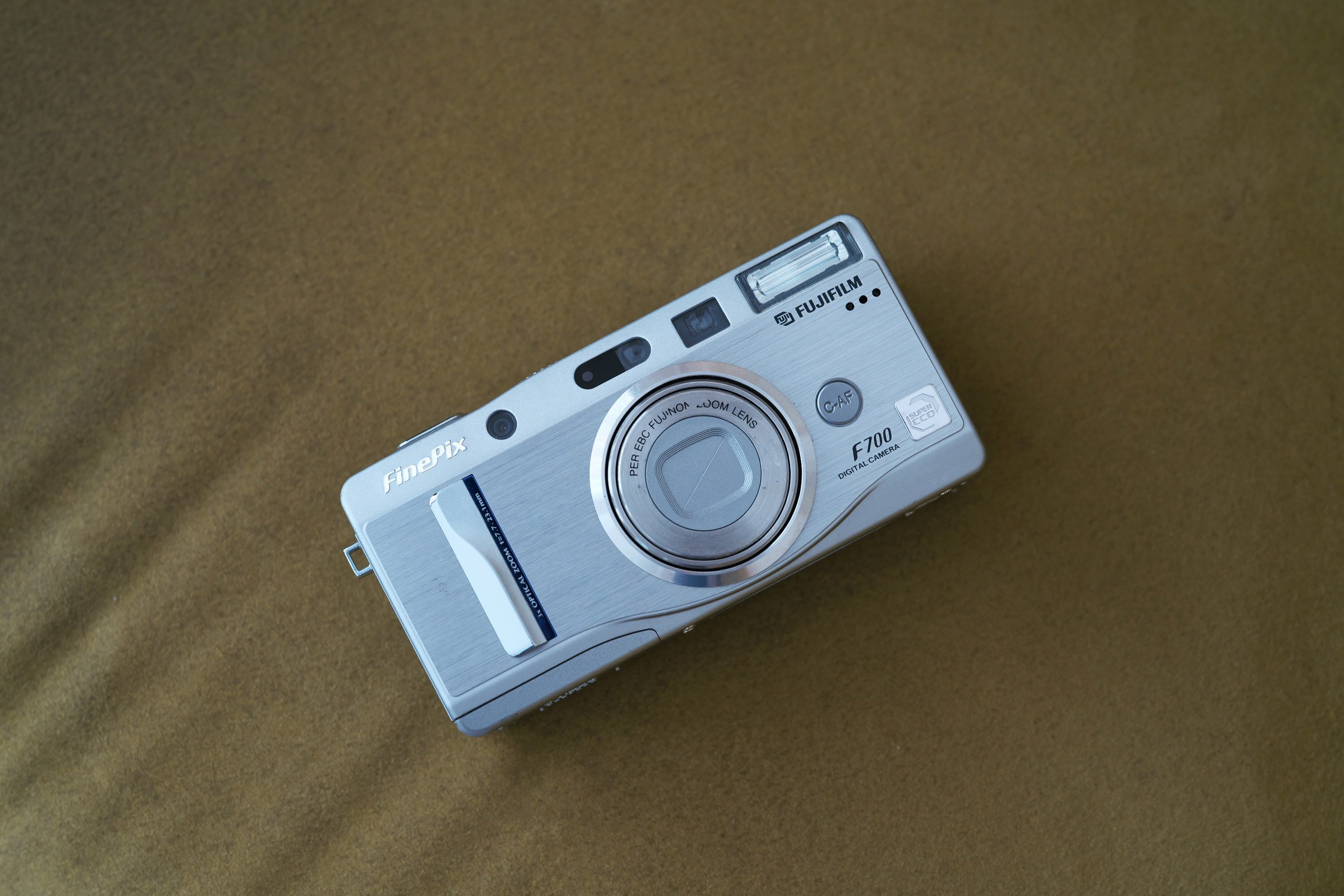 オールドデジカメ思い出話 その3 Fujifilm Finepix F700｜ちいさな島