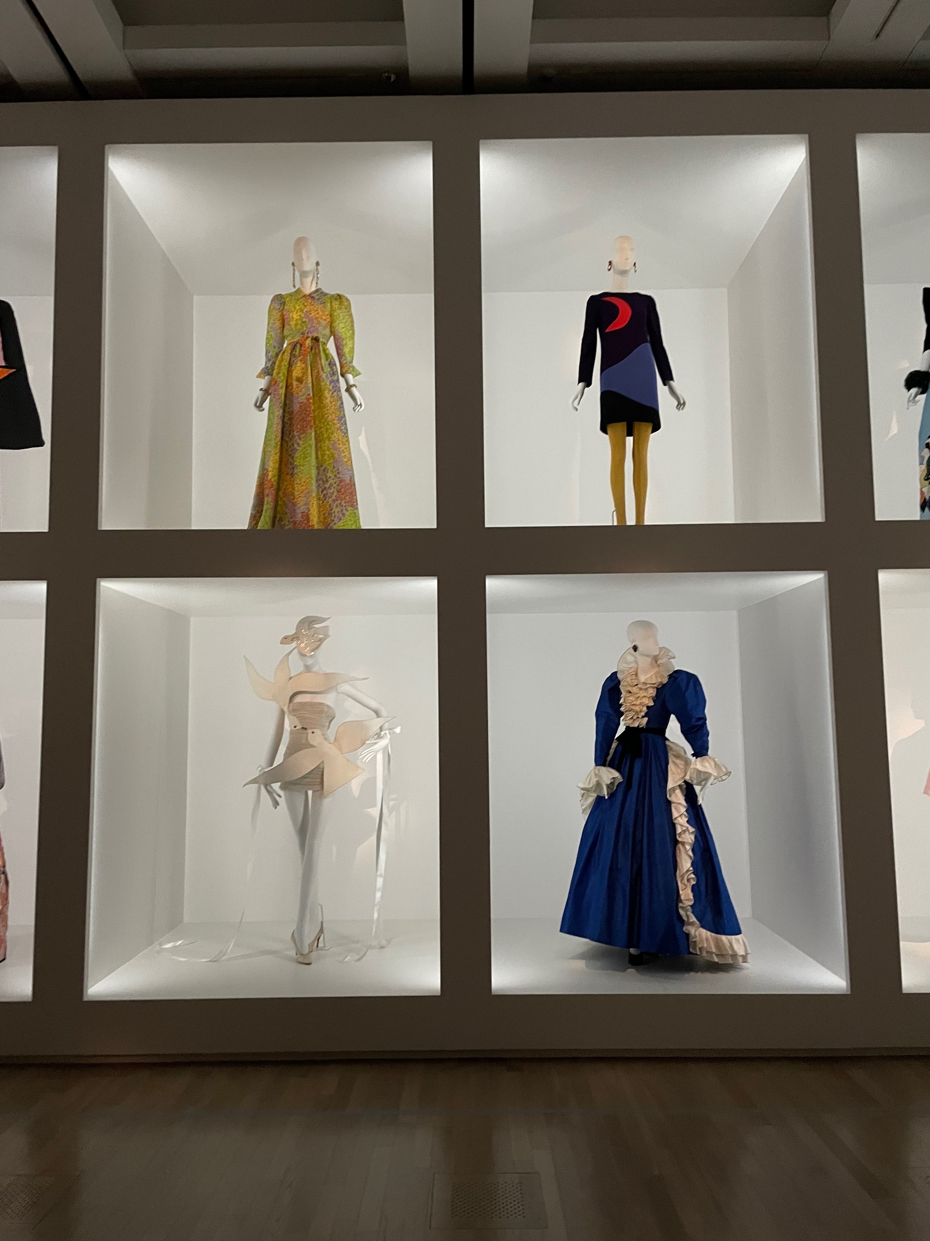 国立新美術館「イヴ・サンローラン展」｜パリ大好きラメゾンドレイル