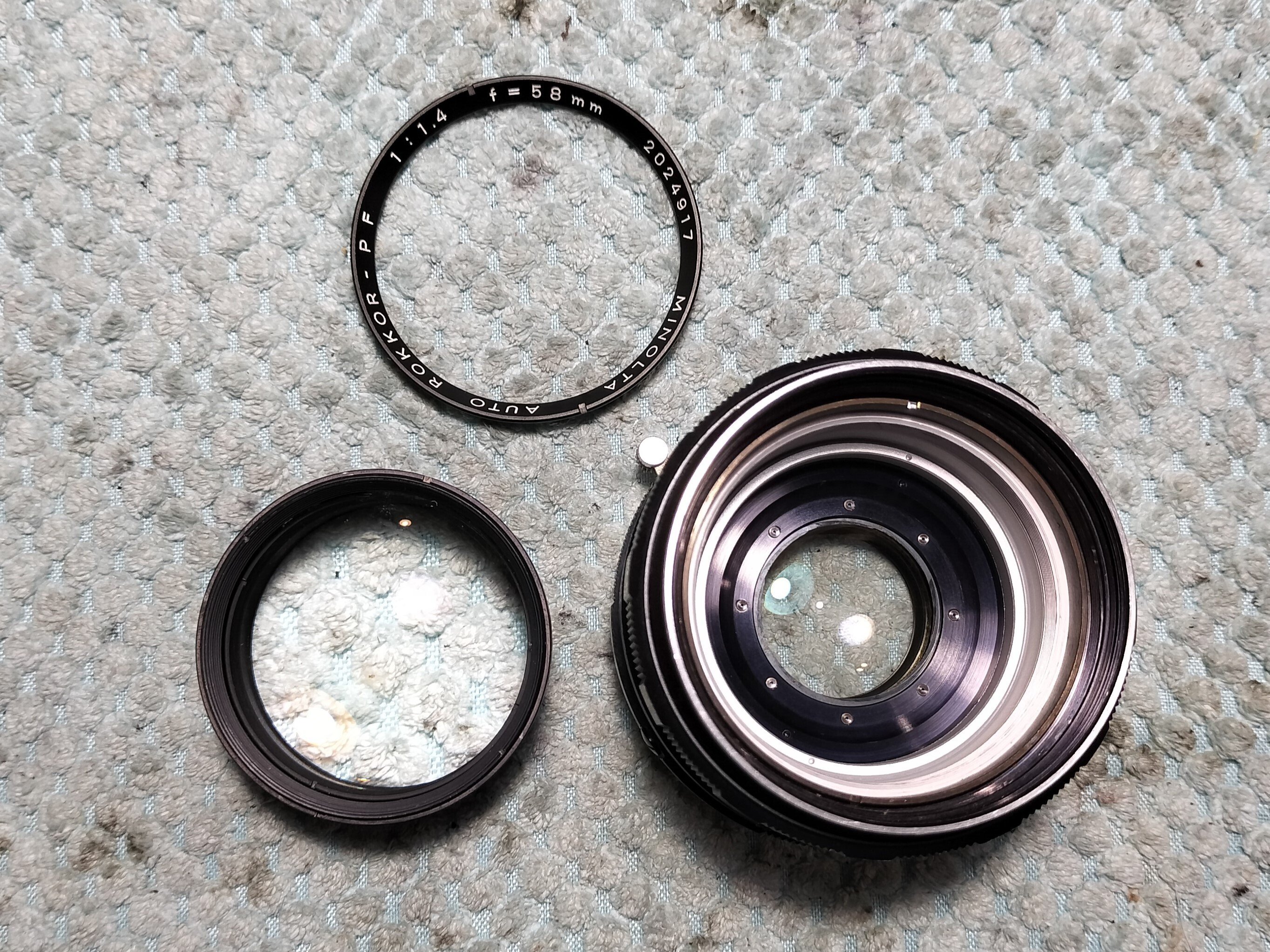 Minolta MC Rokkor 58mm F/1.4の分解｜フィルムカメラ修理のアクアカメラ