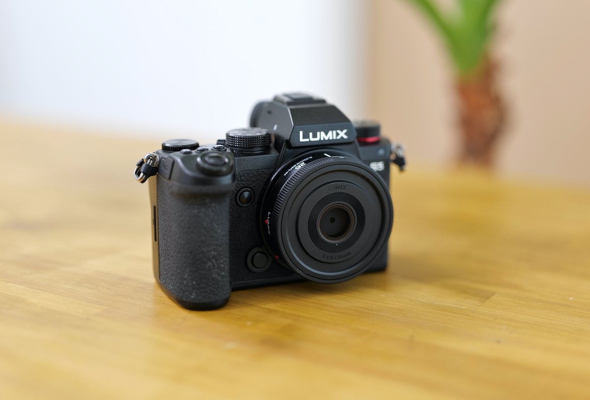 パンケーキレンズLUMIX 26mm F8【レビュー】｜I'm a graphic designer