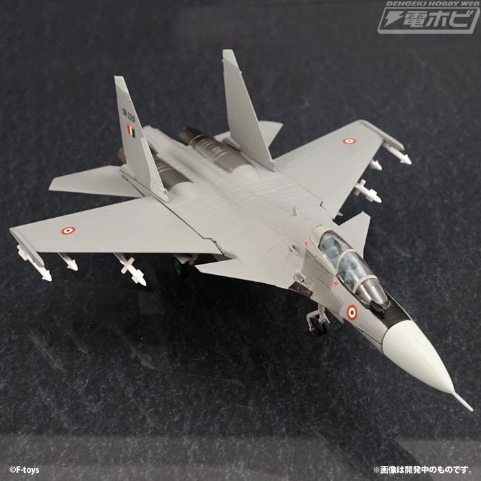 戦闘機「Su-27」「Su-30」の1/144スケール半完成組立キットが封入され